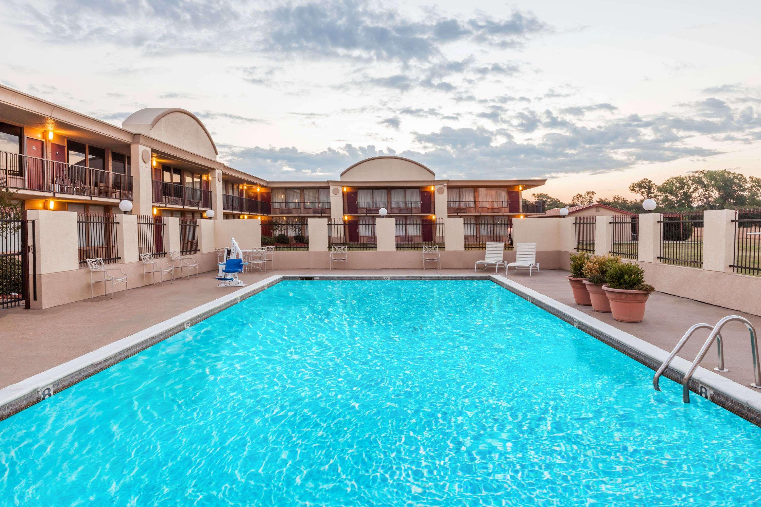 Days Inn By Wyndham Hillsboro Tx Exterior foto